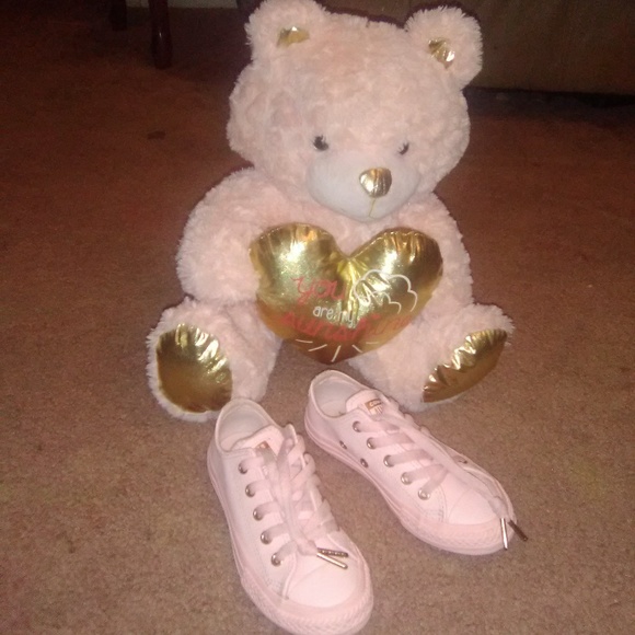 Converse - Picture 1 of 2